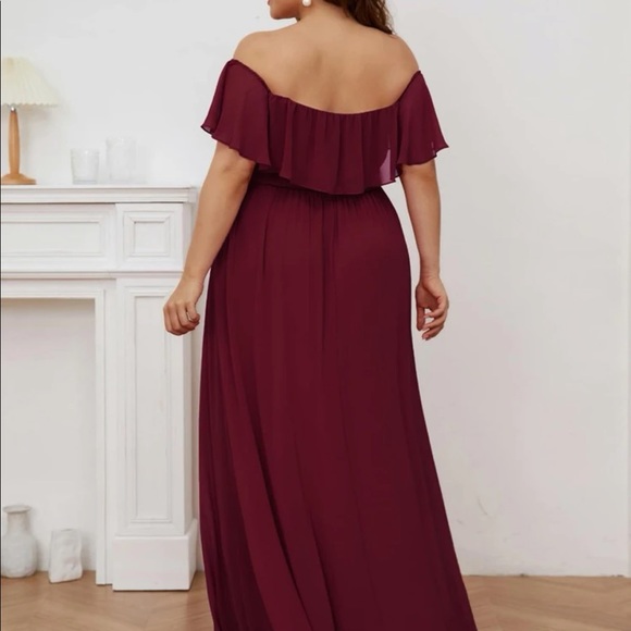 Long burgundy dress - Picture 2 of 5